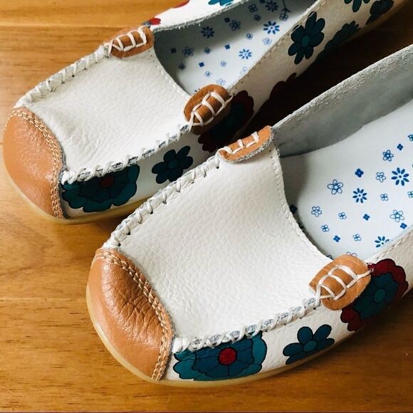 Driving Leather Floral Shoes Mocs - Picture 4 of 8